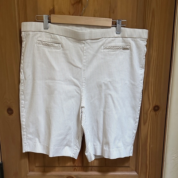 Jones New York Signature Pants - Women's Striped Cream Shorts